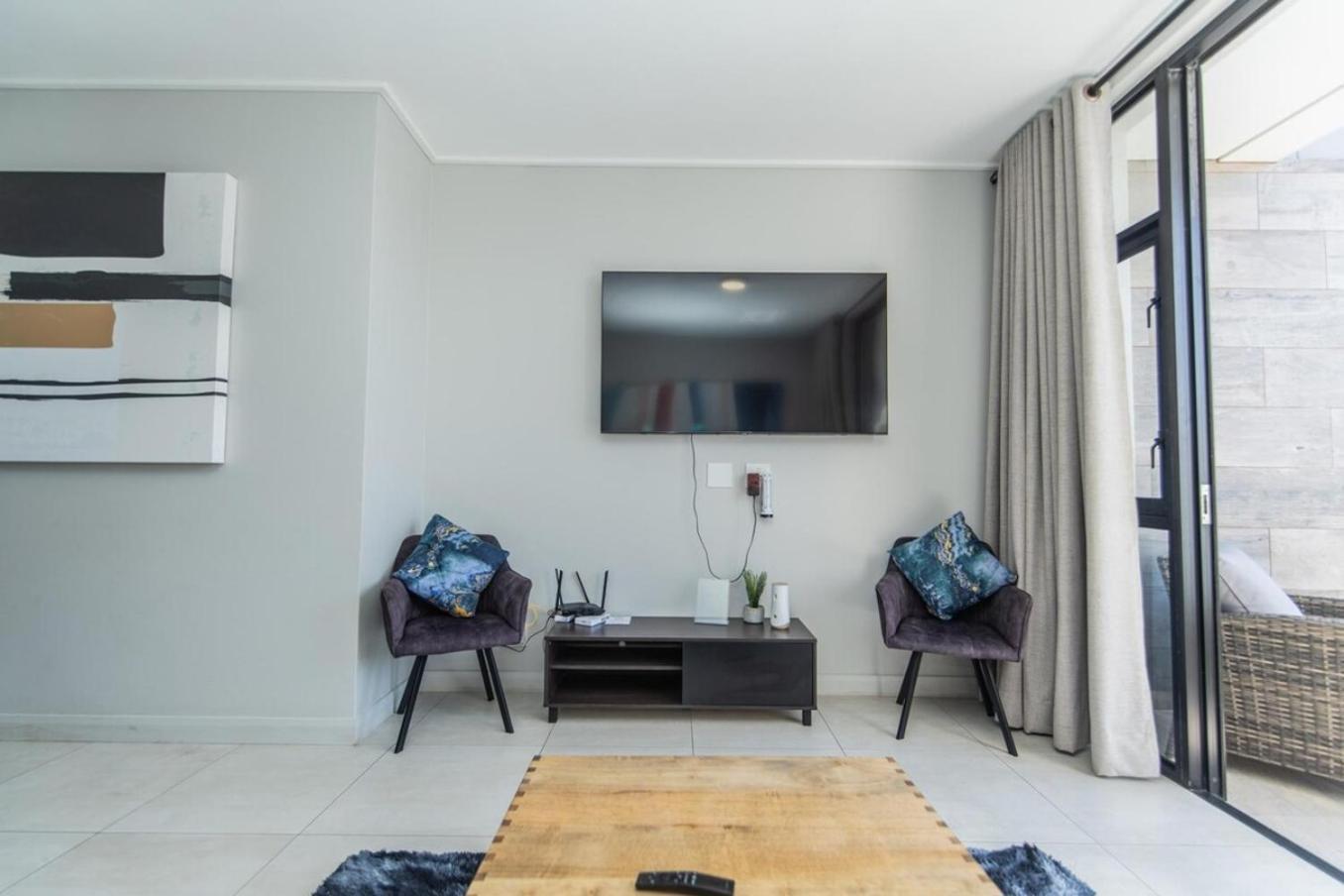 Apartment Modern 3 Bedroom Near The Beachfront